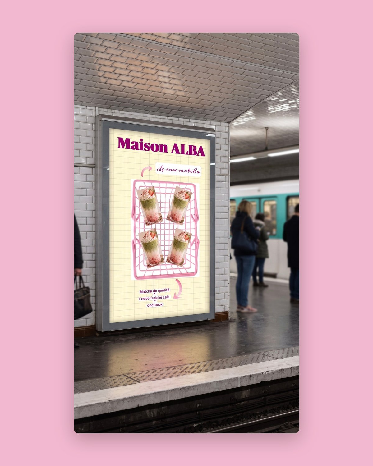 « Le rose matcha » sur un quai de métro